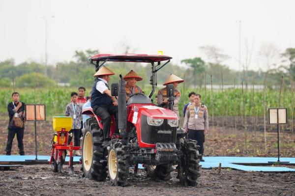 Kapolri Tanam Raya Jagung di Sumsel, Tuntaskan Target Swasembada Pangan Presiden