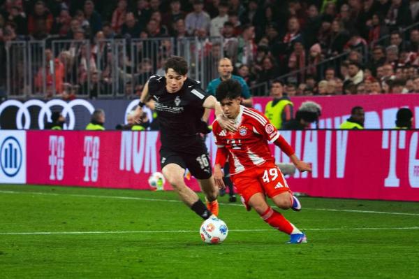 Maycon Cardozo (kanan) Maycon Cardozo (kanan) bermain di posisi sayap saat Bayern Munchen menghadapi Borussia Monchengladbach, Sabtu (7/3/2026) dini hari WIB. (Foto: IG @m.cardozo10)