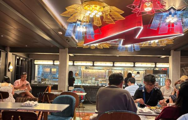 Restoran Cosmic Kebab di Disney Adventure. (Foto: iNews.id/Puti)