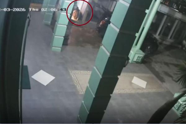 Terekam CCTV, Pria Bawa Mobil Bobol ATM Pakai Alat Las di Martapura Banjar