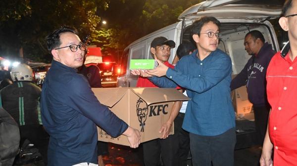 Direktur KFC Indonesia Dio May Avico berpartisipasi langsung dalam program SOTR. (Foto: dok KFC)