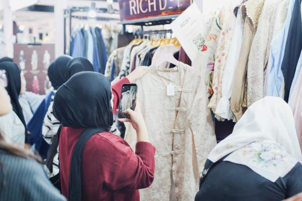 Baju Lebaran Tips membeli baju Lebaran agar selalu nyaman dipakai. (Foto: Istimewa)