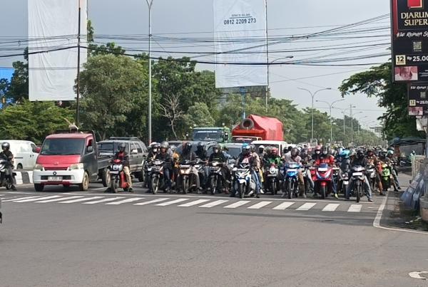 Jalur Pantura Cirebon Mulai Dipadati Pemudik, Didominasi Pengendara Motor