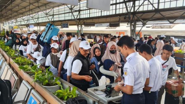 Mudik dengan Kereta Api Diminati, KAI Berangkatkan Belasan Ribu Penumpang