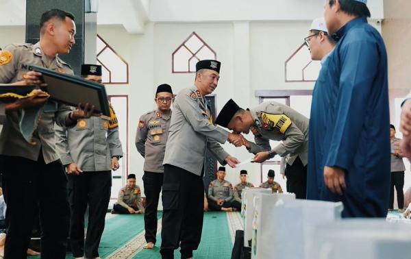 Polda Sumsel menggelar 227 khataman Al-Qur&rsquo;an di Mapolda sebagai bagian pembinaan rohani personel selama Ramadhan. (Foto: Ist)
