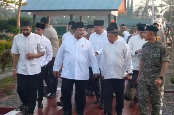 Prabowo Tiba di Masjid Darussalam, Salat Idul Fitri Bersama Warga Aceh Tamiang