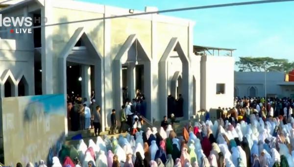 Momen Prabowo Salat Id di Masjid Darussalam Bareng Warga Aceh Tamiang