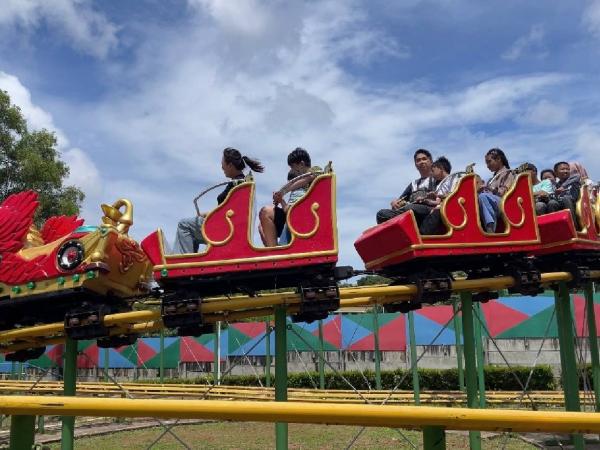 Wahana di Krakatau Park Wahana di Krakatau Park, Lampung Selatan. (Foto: Niko Prayoga)