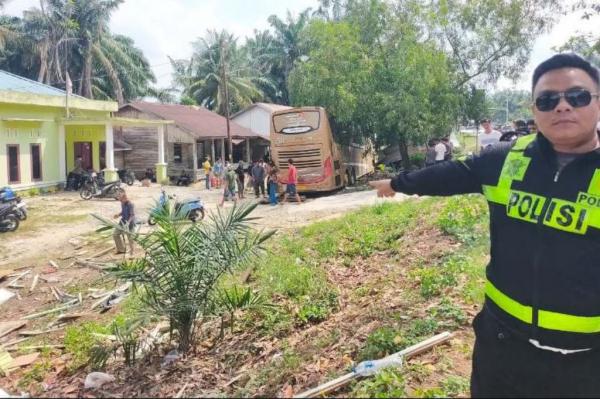 Kecelakaan Maut Mobil Tabrak Bus di Pekanbaru, 1 Orang Tewas dan 9 Luka