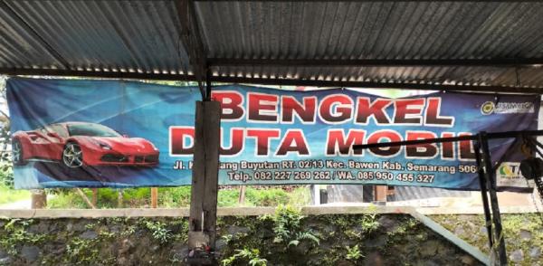 Bengkel rekanan tempat mobil pemudik dibawa derek resmi Jasa Marga di kawasan Bawen, Jawa Tengah. (Foto: iNews)