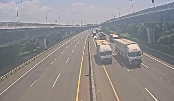 Tol Jakarta-Cikampek Dipadati Kendaraan pada Momen Libur Panjang