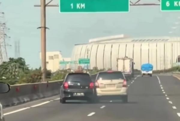 Viral 2 Pemobil Cekcok di Tol Pelabuhan Arah Priok hingga Senggolan dan Tutup Jalan