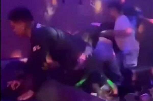 Viral! 5 Oknum TNI dan 2 Polisi Adu Jotos dengan Pengunjung Tempat Hiburan Malam di Toraja Utara