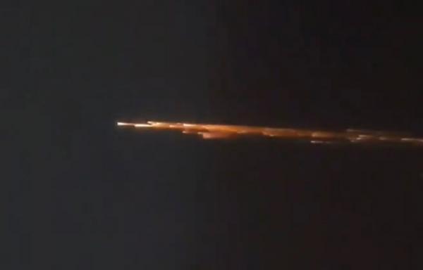 Benda Bercahaya di Langit Lampung yang Viral di Medsos Bukan Meteor, Ini Alasannya!