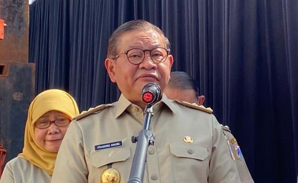 Pramono Janji Gunungan Sampah di Pasar Kramat Jati Rampung Sepekan