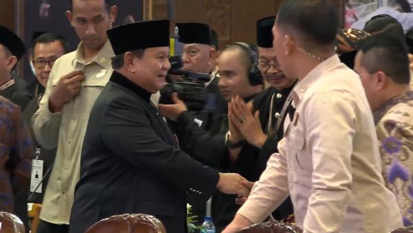 Prabowo Hadiri Munas Ikatan Pencak Silat Indonesia di JCC, Kenakan Beskap