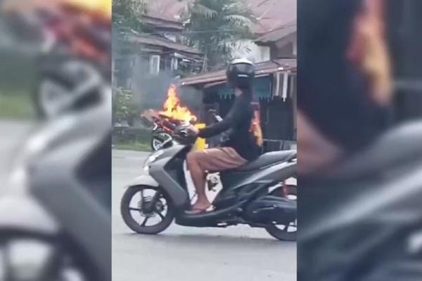 Viral! Motor Terbakar di Lampu Merah Maros, Diduga Korsleting saat Bonceng Tiga
