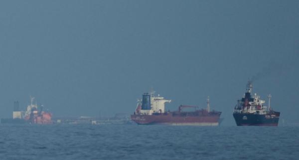 Penampakan aktivitas di Selat Hormuz. (Foto: AP)