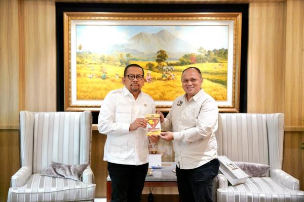 Ketua Umum IJTI Herik Kurniawan saat audiensi dengan Kepala Kantor Staf Presiden (KSP) M Qodari, di Kantor KSP, Jakarta, Kamis (16/4/2026). (Foto: IJTI)