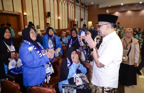 Menhaj Lepas 391 Jemaah Haji Kloter Pertama Jakarta Berangkat ke Tanah Suci