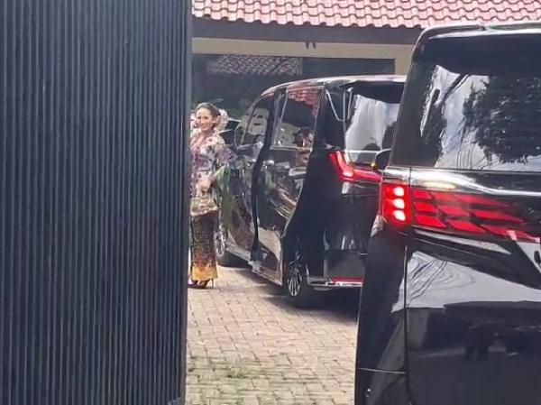 Kris Dayanti hadiri pengajian dan siraman El Rumi dan Syifa Hadju. (Foto: Ravie Wardani)