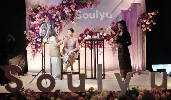 Acara Soulyu in Her Light Gathering digelar di Park Hyatt, Jakarta, Jumat (24/4/2026). (Foto: Aziz Indra)