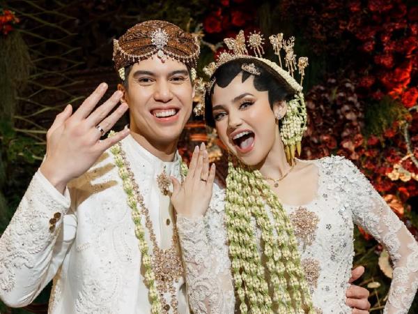 10 Fakta Pernikahan El Rumi dan Syifa Hadju, Nomor 7 Paling Mengejutkan!