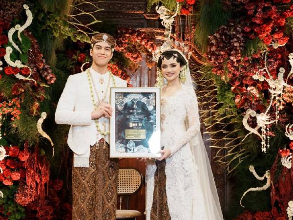 Maskawin El Rumi untuk Syifa Hadju pakai pound sterling. (Foto: Instagram)