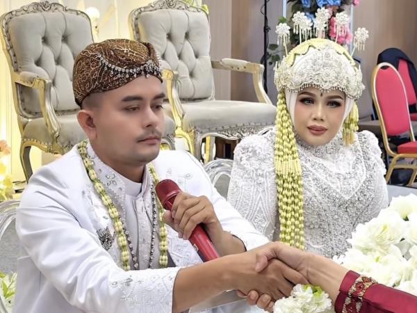 Elly Sugigi menikah lagi yang ke-6 kalinya. (Foto: Instagram)