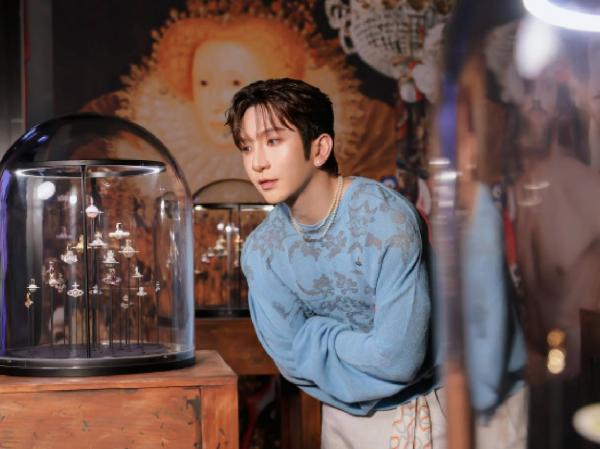 Anson Lo di pameran Vivienne Westwood & Jewellery Exhibition 2026 Macau. (Foto: Istimewa)