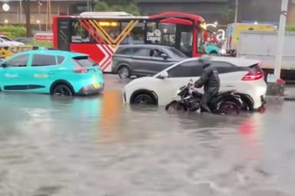Banjir Jakarta Belum Surut, 115 RT Masih Terendam Air Pagi Ini