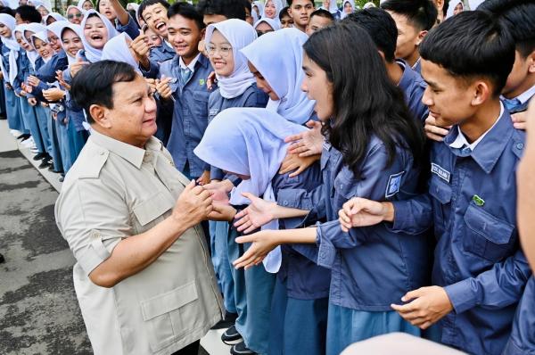 Seru! Ratusan Pelajar Datangi Istana, Ngobrol Langsung dengan Prabowo