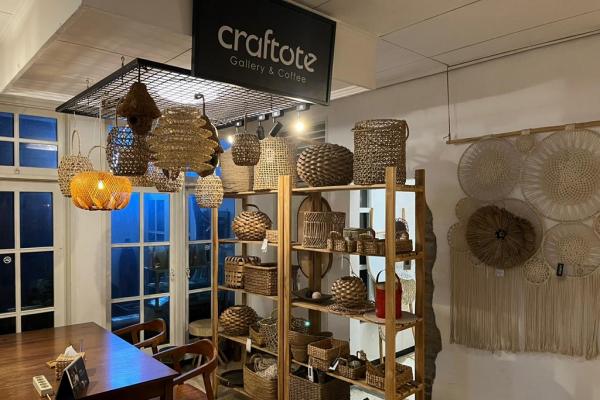 Galeri kerajinan tangan Craftote Gallery & Coffee. (Foto: Rizky Agustian)