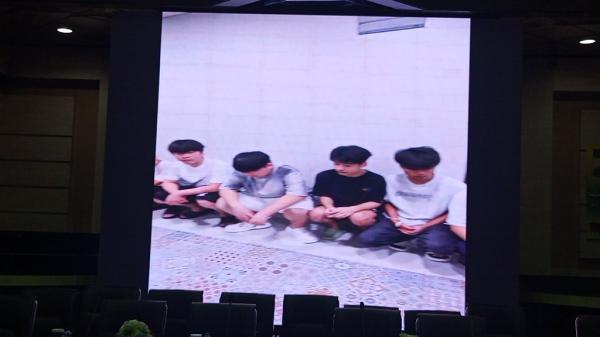Para WNA tak berkutik digerebek polisi (foto: Arif Julianto)
