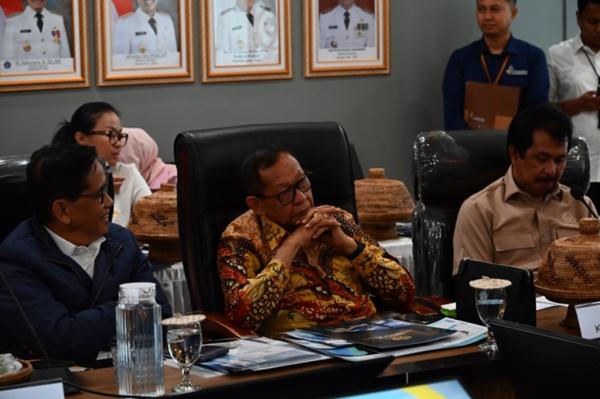 Kades di Takalar Datangi Anggota DPR, Adukan Jalan Rusak hingga Minta Bangun Jembatan