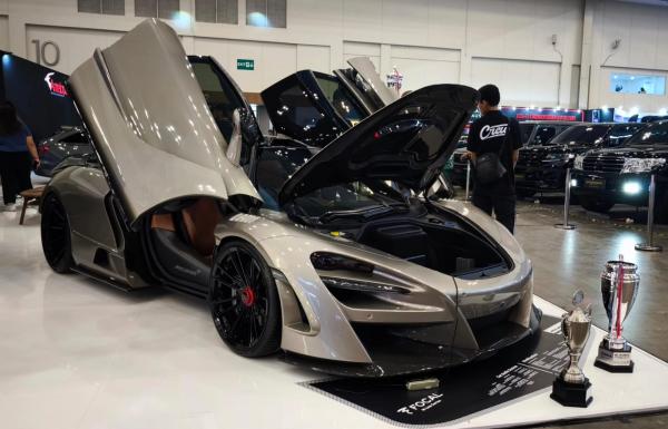 Mobil modifikasi di ajang The Elite Showcase 2026. (Foto: Dani M Dahwilani)