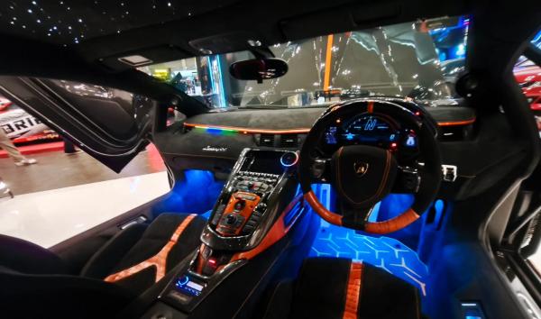 Modifikasi mobil dengan auto. (Foto: Dani M Dahwilani)