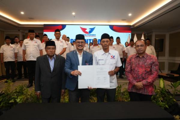 Ahmad Zazuli atau Cak Jaz resmi dilantik sebagai Ketua DPW Partai Perindo Jawa Timur di Surabaya.