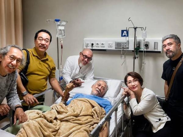 Tio Pakusadewo Tio Pakusadewo dirawat di rumah sakit. (Foto: Instagram)