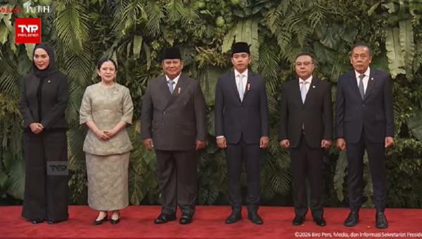 Momen Prabowo-Gibran dan Pimpinan DPR Berfoto Bersama jelang Sidang Paripurna