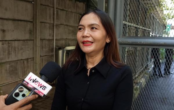 Istri eks Wamenaker, Silviana Rinita Harefa Istri eks Wamenaker Immanuel Ebenezer, Silviana Rinita Harefa usai mengunjungi Rutan KPK, Jakarta Selatan, Rabu (27/5/2026). (Foto: Jonathan Simanjuntak)