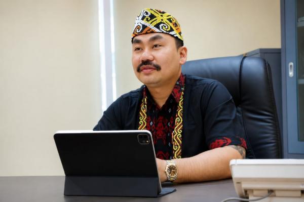 Yulius Aho dikenal sebagai pengusaha, tokoh adat, pembina olahraga dan politisi Partai Perindo yang aktif mengabdi untuk Kalbar. (Foto: Ist)