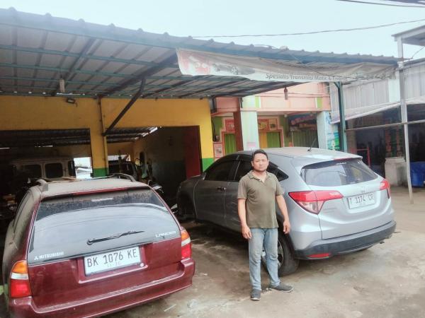 Bengkel KUR Bekasi KUR BRI mendorong bengkel Jojo di Bekasi naik kelas (Foto: Reynaldi Hermawan/iNews.id)