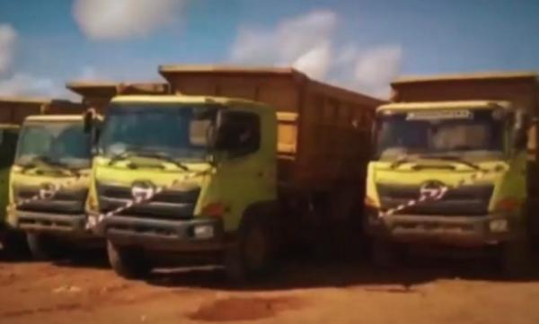 Penampakan dump truck yang disita Kejagung terkait kasus korupsi tata kelola IUP bauksit di Kalbar. (Foto: Ist)