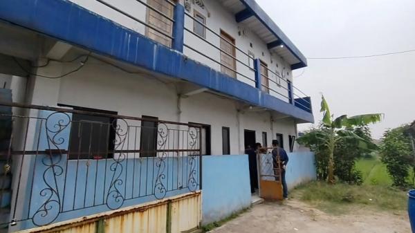 Tim Inafis Polda Jabar menggelar olah TKP di rumah kos kawasan Kecamatan Cileunyi, Kabupaten Bandung, Selasa (23/6/2026) siang. (Foto: iNews).