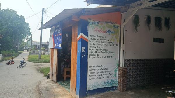 KUR BRI membantu usaha fotocopy di Babelan berkembang pesat (Foto: Reynaldi Hermawan/iNews.id)