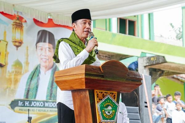 Presiden ke-7 RI Jokowi saat menyampaikan sambutan di Ponpes Nurul Qodiri, Lampung Tengah, Minggu (28/6/2026). (Foto: Ist)