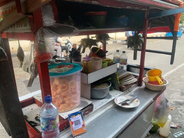 Dari Pengamen ke Pengusaha Ketoprak, KUR BRI Jadi Penyelamat Rachmat (Foto: Reynaldi Hermawan/iNews.id)
