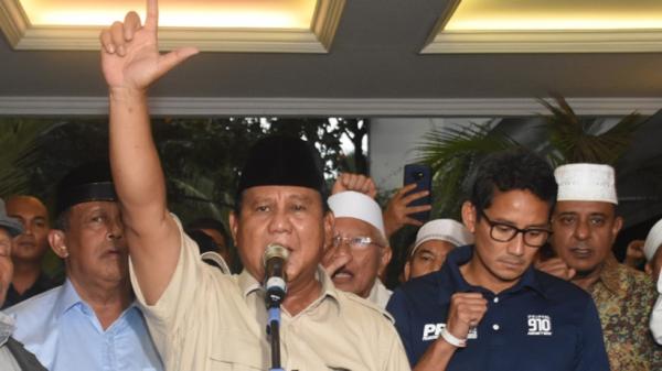 Ekspresi Sandiaga Salahuddin Uno saat Prabowo Subianto mendeklarasi kemenangan berdasarkan survei internal 62 persen. (Foto: Antara/Indrianto Eko Suwarso)