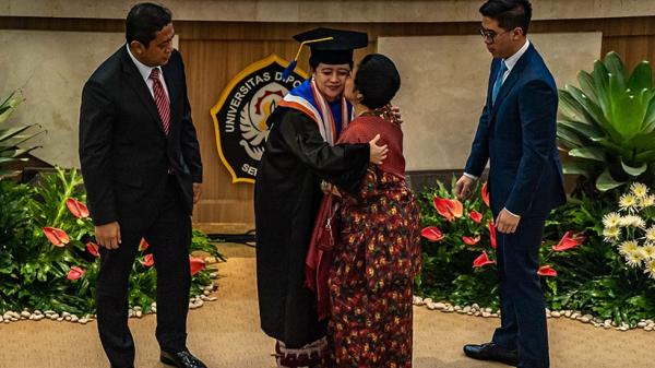 Puan Maharani Terima Gelar Doktor Kehormatan dari Universitas Diponegoro